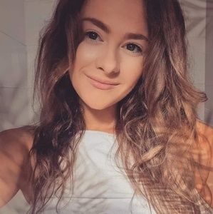 Meet your Posher, Ebony